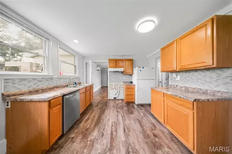 Kitchen - 7 Southview Dr, Rolla, MO 65401 photo 2 of 2