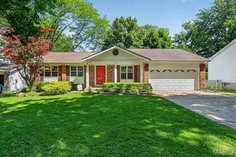 1014 Holly River Dr, Florissant, MO 63031