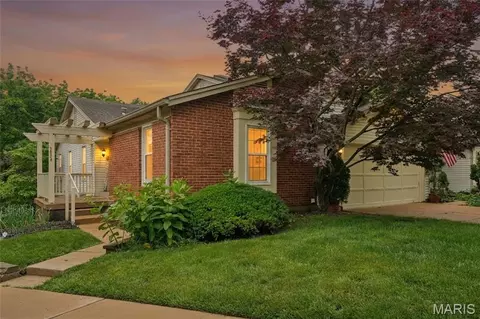 3024 Autumn Lakes Ct, Maryland Heights, MO 63043