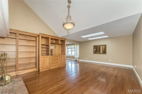 Living - 159 Spring Oaks Dr, Ballwin, MO 63011 photo 4 of 7