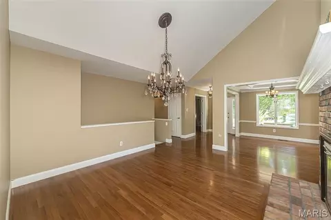 Living - 159 Spring Oaks Dr, Ballwin, MO 63011 photo 5 of 7