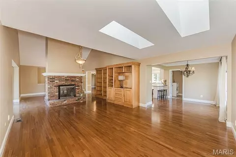 Living - 159 Spring Oaks Dr, Ballwin, MO 63011 photo 2 of 7