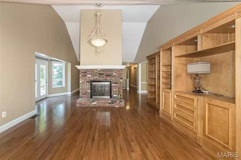 Living - 159 Spring Oaks Dr, Ballwin, MO 63011 photo 3 of 7