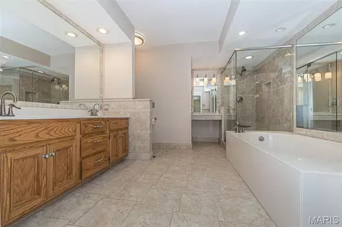 Bath - 159 Spring Oaks Dr, Ballwin, MO 63011 photo 2 of 3