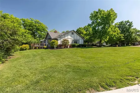 Exterior - 159 Spring Oaks Dr, Ballwin, MO 63011 photo 2 of 11