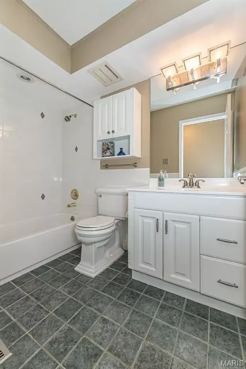 Bath - 159 Spring Oaks Dr, Ballwin, MO 63011 photo 3 of 3