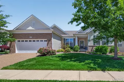 607 Falconcrest Dr, Lake Saint Louis, MO 63367