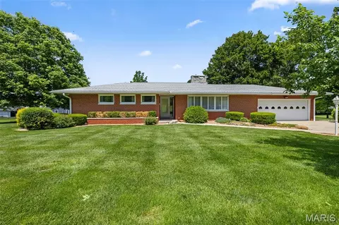 631 Yale Ave, Hillsboro, IL 62049