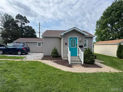 106 Columbia Ave, Waterloo, IL 62298