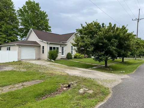 267 Montgomery St, Kahoka, MO 63445