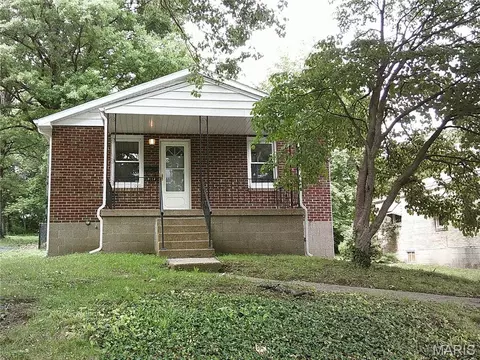 9113 Palmer Ave, Overland, MO 63114