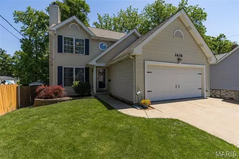 2626 Rockford Ave, Rock Hill, MO 63144