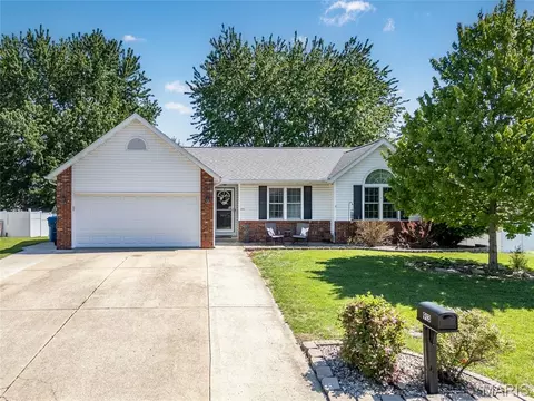 913 Copper Rdg, Maryville, IL 62062