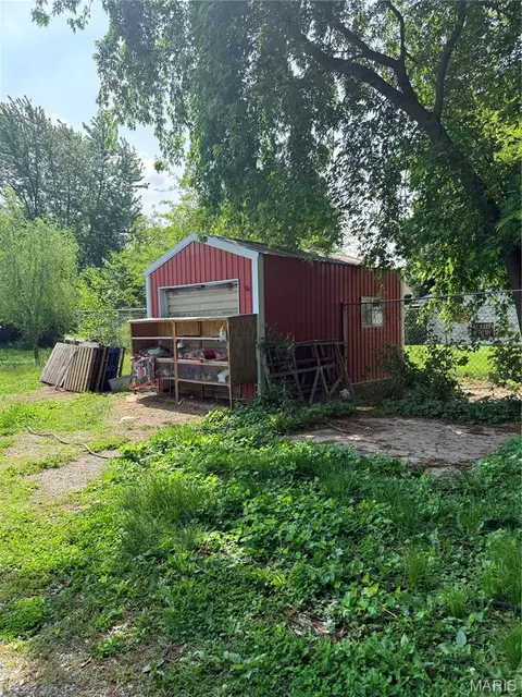 Exterior - 607 Springfield Rd, Gillespie, IL 62033 photo 8 of 9