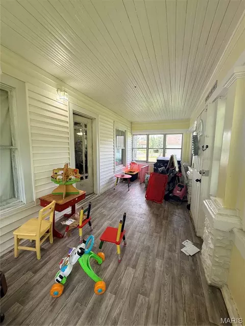 Exterior - 607 Springfield Rd, Gillespie, IL 62033 photo 6 of 9