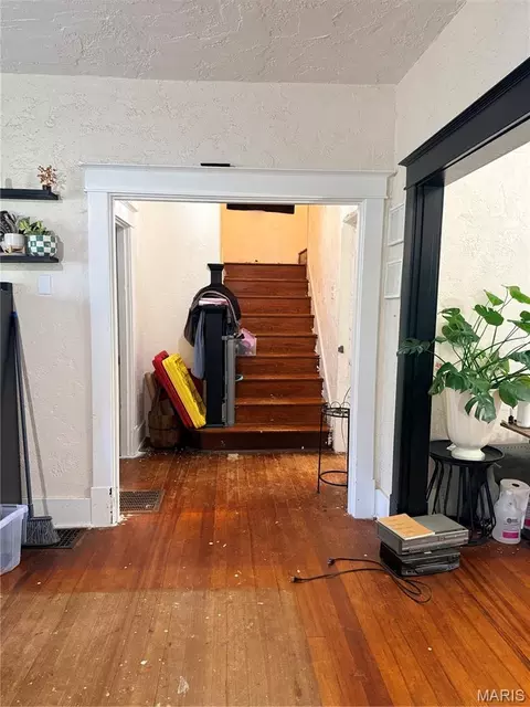 Entry Way - 607 Springfield Rd, Gillespie, IL 62033 photo 3 of 5