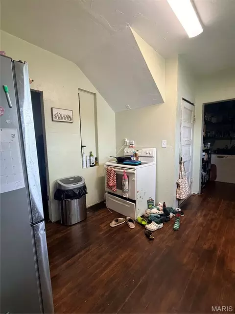 Kitchen - 607 Springfield Rd, Gillespie, IL 62033 photo 3 of 3