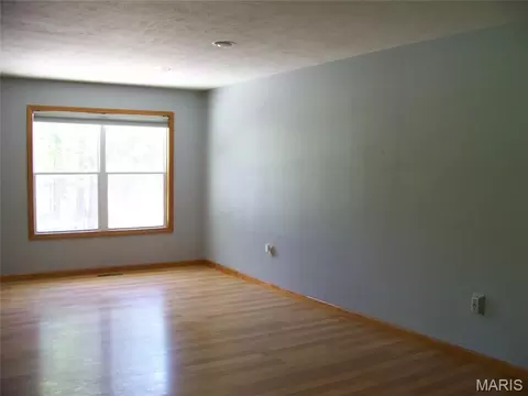 Living - 16355 Walnut Rd, Plato, MO 65552 photo 4 of 5