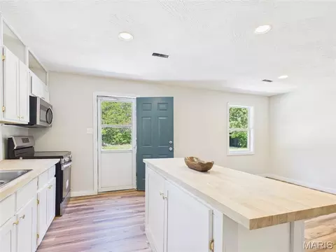 Kitchen - 21700 Highway Y, Saint Robert, MO 65584 photo 11 of 11