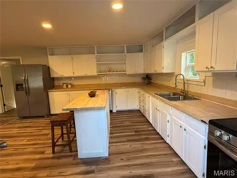 Kitchen - 21700 Highway Y, Saint Robert, MO 65584 photo 6 of 6