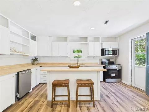 Kitchen - 21700 Highway Y, Saint Robert, MO 65584 photo 4 of 11
