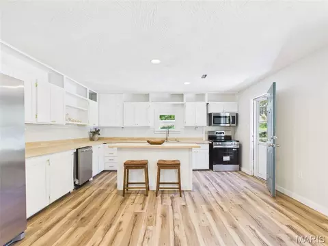 Kitchen - 21700 Highway Y, Saint Robert, MO 65584 photo 2 of 11