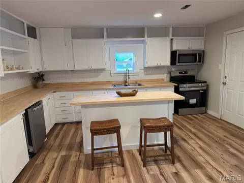 Kitchen - 21700 Highway Y, Saint Robert, MO 65584 photo 4 of 6