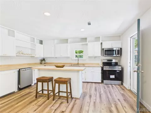Kitchen - 21700 Highway Y, Saint Robert, MO 65584 photo 3 of 11