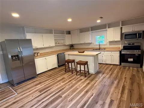 Kitchen - 21700 Highway Y, Saint Robert, MO 65584 photo 2 of 6