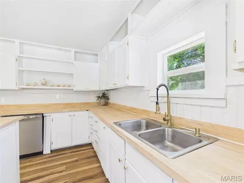 Kitchen - 21700 Highway Y, Saint Robert, MO 65584 photo 8 of 11