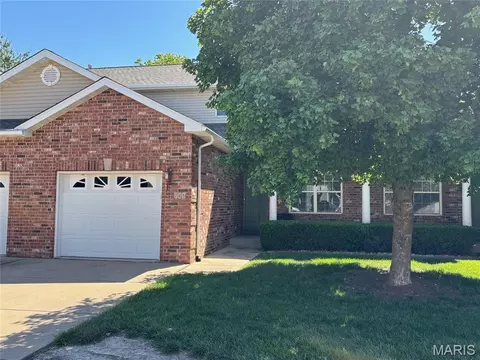 Exterior - 745 Erika St, O'fallon, IL 62269 photo 2 of 5