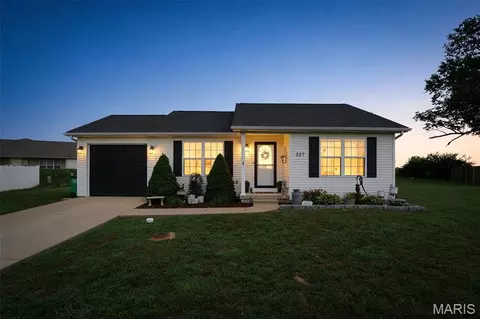 327 Bucking Horse Dr, Farmington, MO 63640