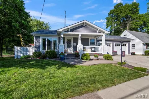 451 S Spruce St, Nokomis, IL 62075