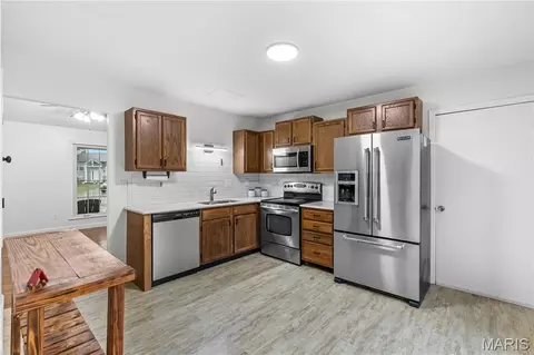 Kitchen - 16 Saddleback Ct, O'fallon, MO 63368 photo 2 of 2