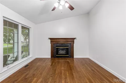 Living - 16 Saddleback Ct, O'fallon, MO 63368 photo 2 of 2