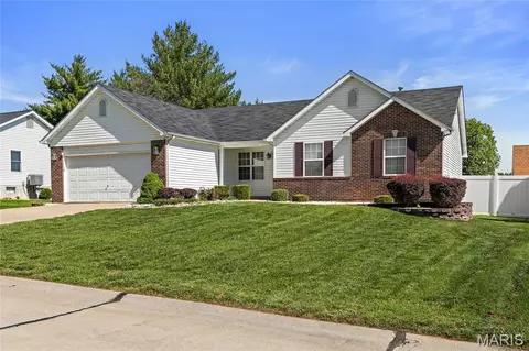 229 Thoroughbred Trl, Saint Peters, MO 63376