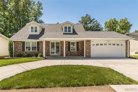 716 Reinke Rd, Ballwin, MO 63021
