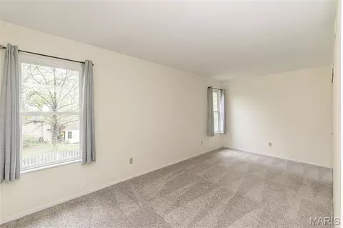 Bedroom - 716 Reinke Rd, Ballwin, MO 63021 photo 5 of 11