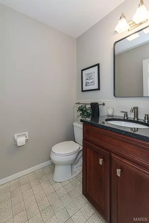 Bath - 716 Reinke Rd, Ballwin, MO 63021 photo 3 of 6