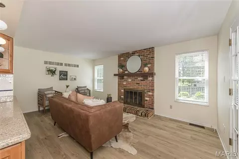 Living - 716 Reinke Rd, Ballwin, MO 63021 photo 6 of 7