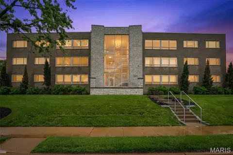 520 S Brentwood Blvd #2D, Clayton, MO 63105