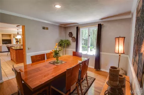 Dining - 4432 Thatcher Rd, Alton, IL 62002 photo 2 of 5