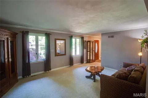 Living - 4432 Thatcher Rd, Alton, IL 62002 photo 1 of 3