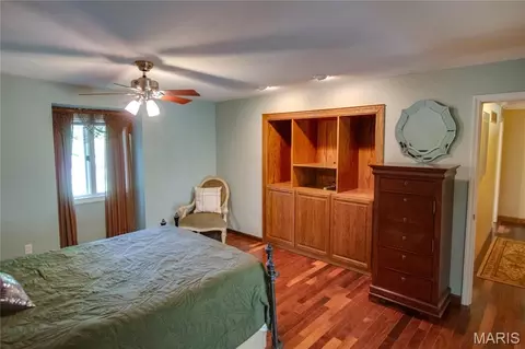 Bedroom - 4432 Thatcher Rd, Alton, IL 62002 photo 3 of 9