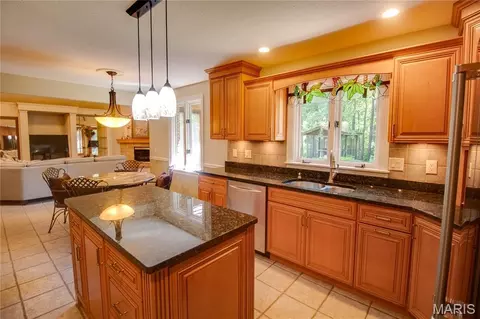 Kitchen - 4432 Thatcher Rd, Alton, IL 62002 photo 3 of 4