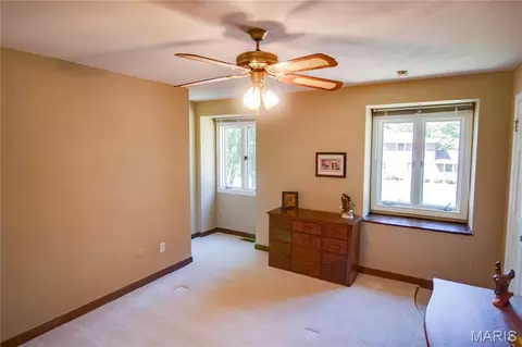 Bedroom - 4432 Thatcher Rd, Alton, IL 62002 photo 6 of 9