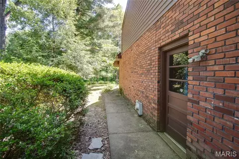 Exterior - 4432 Thatcher Rd, Alton, IL 62002 photo 14 of 17