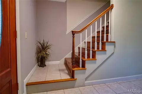 Entry Way - 4432 Thatcher Rd, Alton, IL 62002 photo 3 of 5