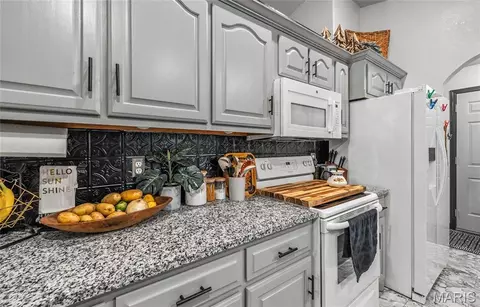 Kitchen - 227 Robin Ct, Bourbon, MO 65441 photo 2 of 3