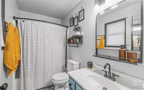 Bath - 227 Robin Ct, Bourbon, MO 65441 photo 3 of 4
